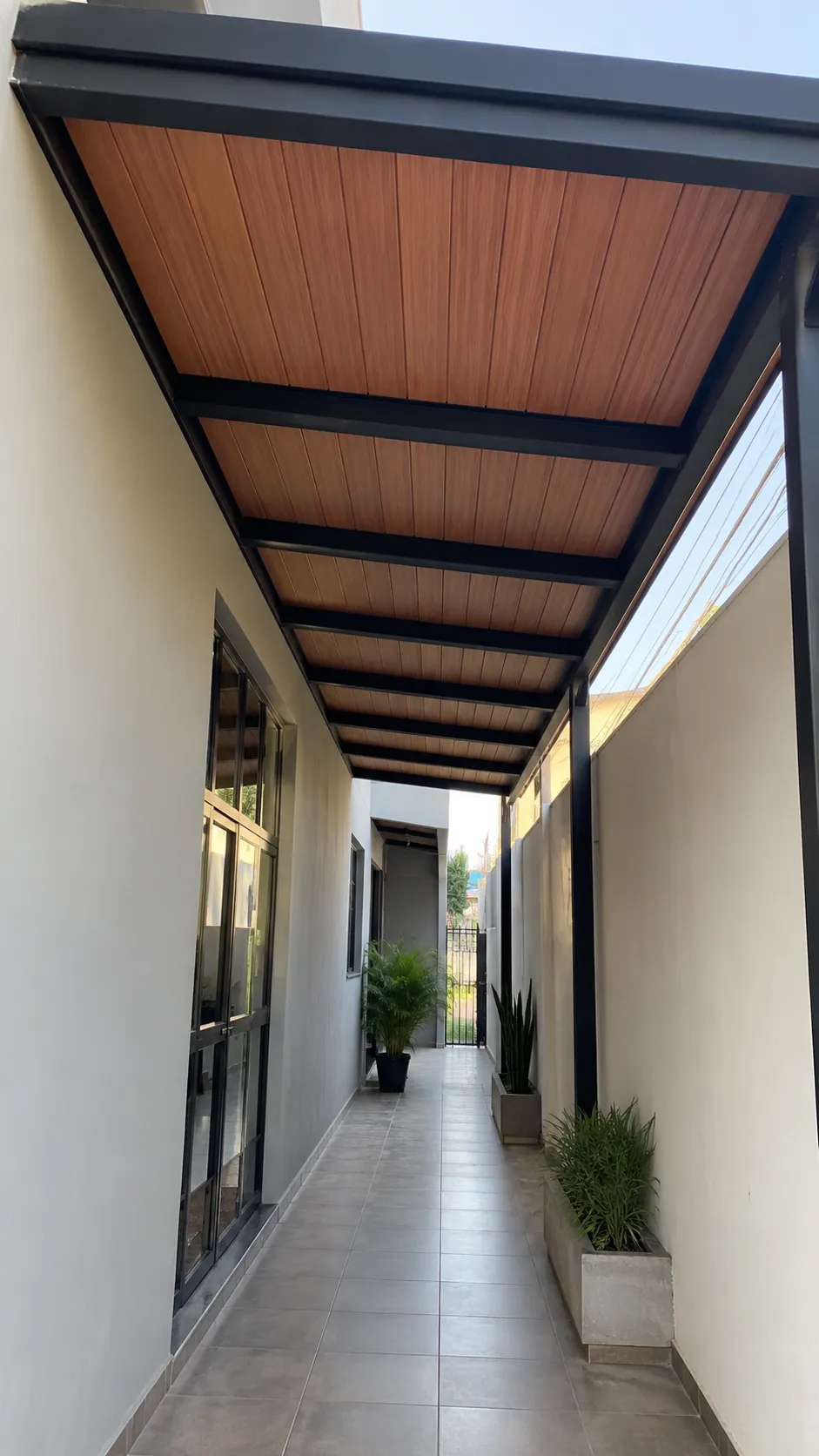 Pérgolas con deck sintético en Morelia